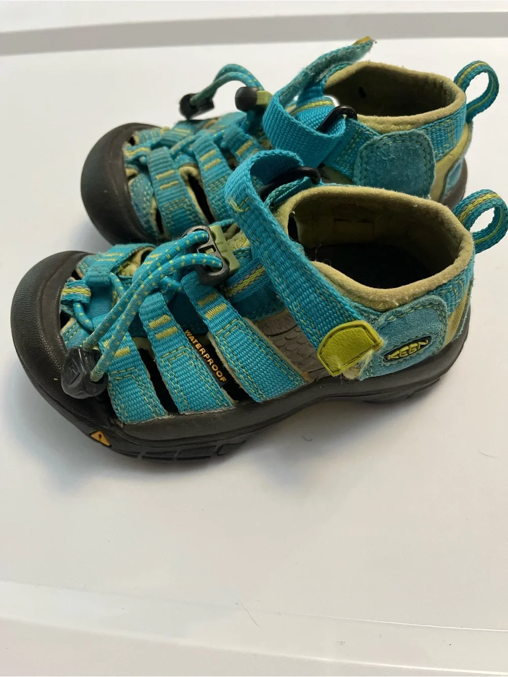 Keen sturdy closed